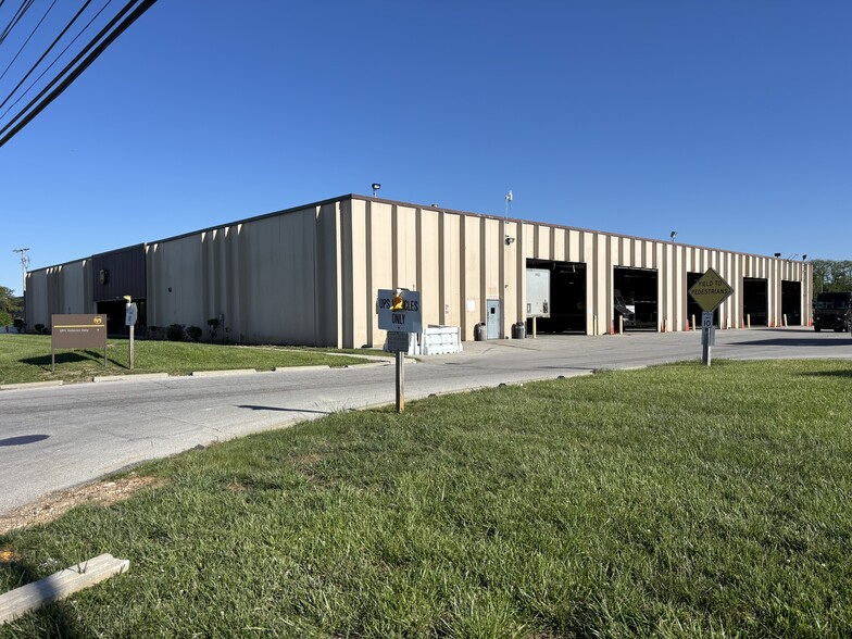 11101 Bluegrass Pky, Louisville, KY for lease - Building Photo - Image 1 of 1