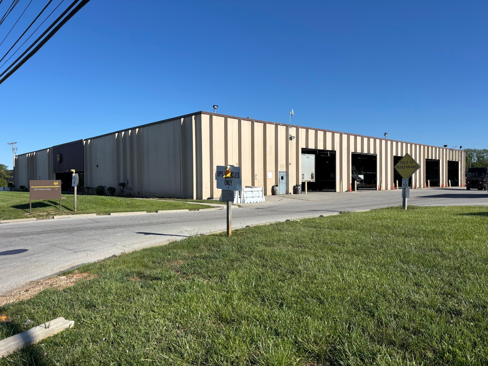11101 Bluegrass Pky, Louisville, KY for lease Building Photo- Image 1 of 2