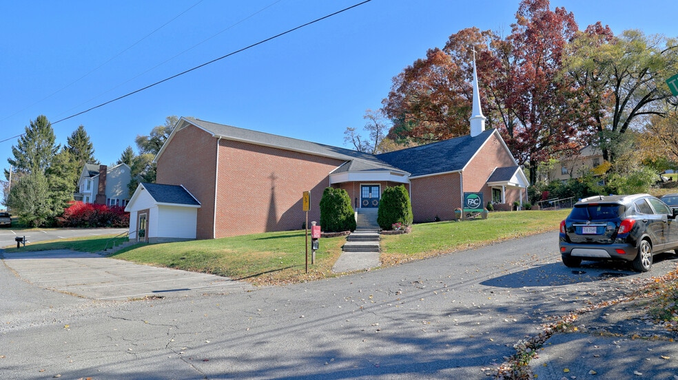 301 Bolling St, Radford, VA à vendre - Photo du bâtiment - Image 2 de 59