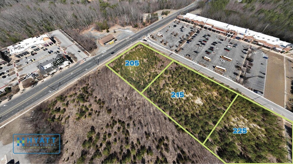 205 Village Center Dr, Lusby, MD for lease - Building Photo - Image 1 of 1