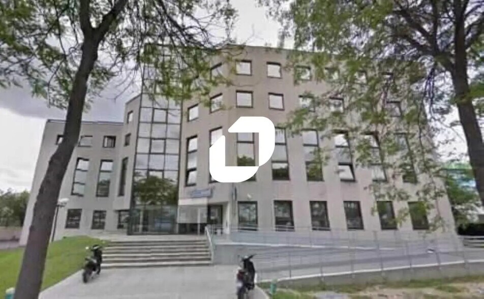 Office in Rosny-sous-Bois for lease - Building Photo - Image 1 of 6