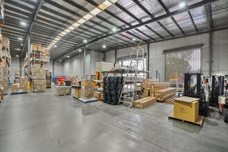 6 Samantha Ct, Knoxfield for lease Interior Photo- Image 1 of 4
