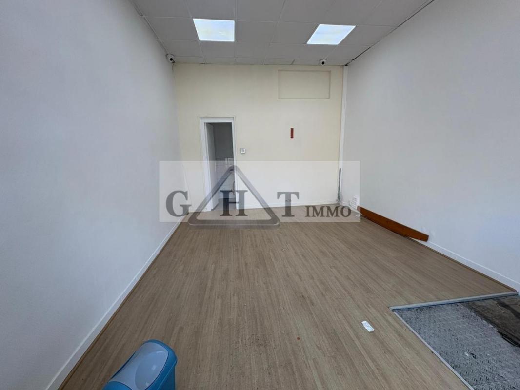 Industrial in Paris for lease Interior Photo- Image 1 of 7