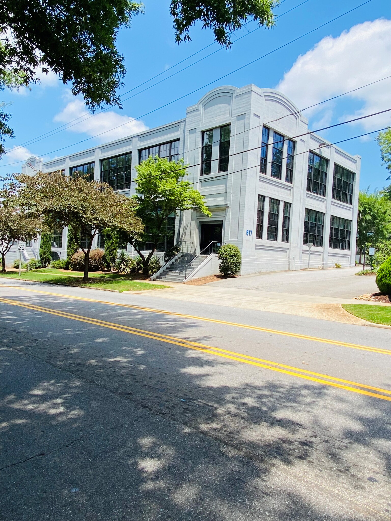 617 E McBee Ave, Greenville, SC à louer Photo du bâtiment- Image 1 de 14