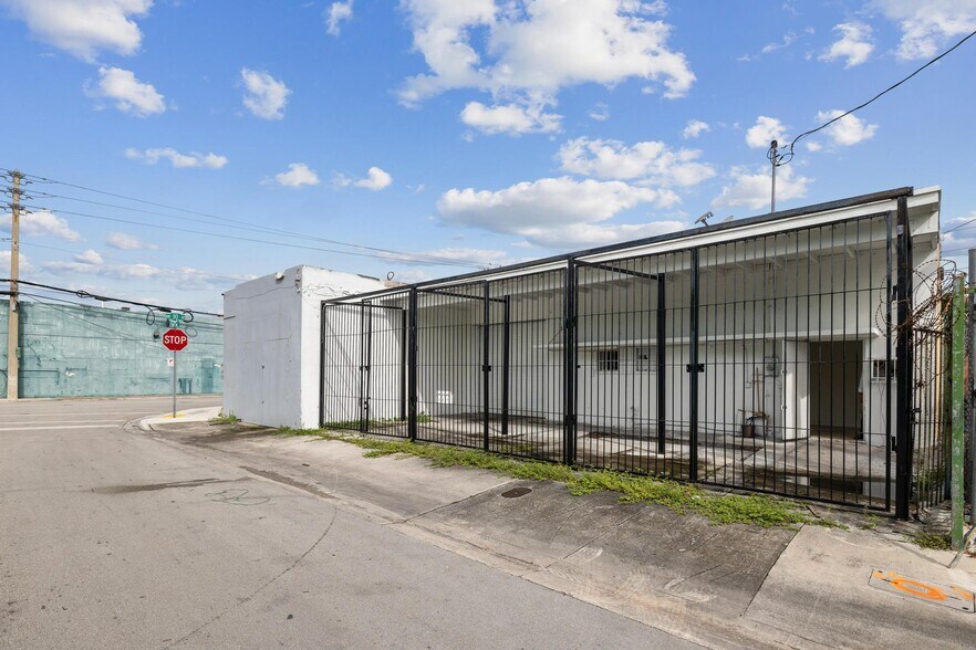 995 NW 21st Ter, Miami, FL à vendre - Photo du bâtiment - Image 3 de 21
