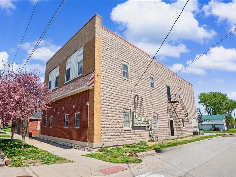 230 S Dubuque St, Solon, IA à vendre - Photo du bâtiment - Image 3 de 18