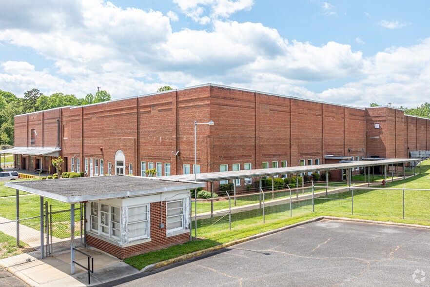 136 Collins Ave, Norwood, NC for lease - Building Photo - Image 2 of 7