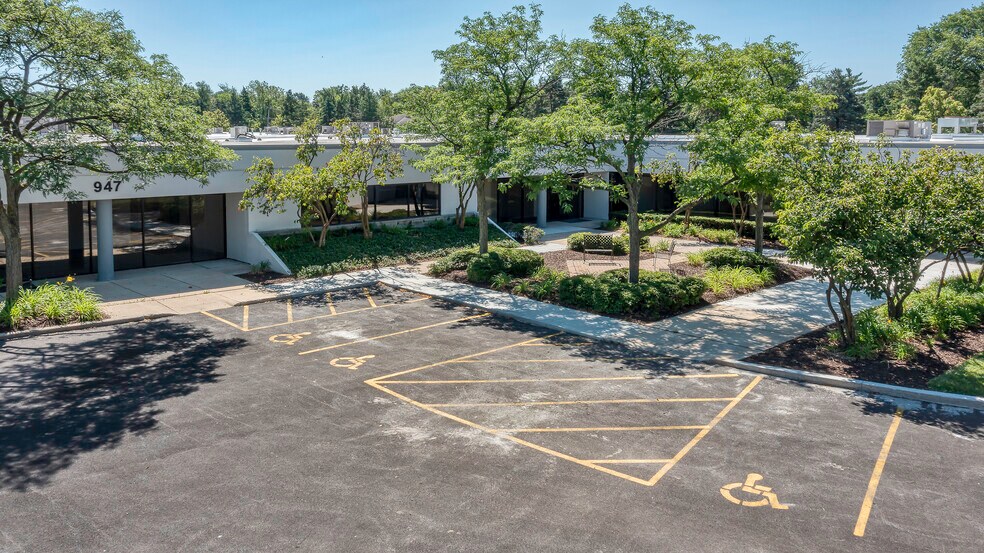 941-969 Parkview Blvd, Lombard, IL à louer - Photo du bâtiment - Image 2 de 9