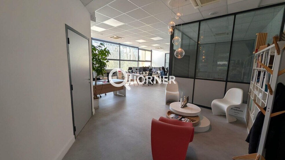 Office in Frejus for sale - Building Photo - Image 2 of 6