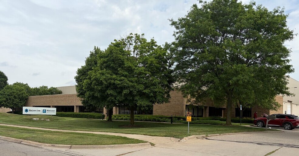 7689 19 Mile Rd, Sterling Heights, MI à louer - Photo du bâtiment - Image 3 de 5