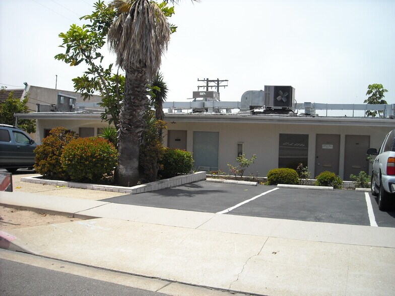 2100 N Sepulveda Blvd, Manhattan Beach, CA à louer - Photo du bâtiment - Image 3 de 4