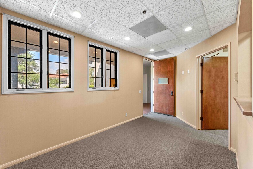 504 W Pueblo St, Santa Barbara, CA à vendre - Photo du bâtiment - Image 3 de 30