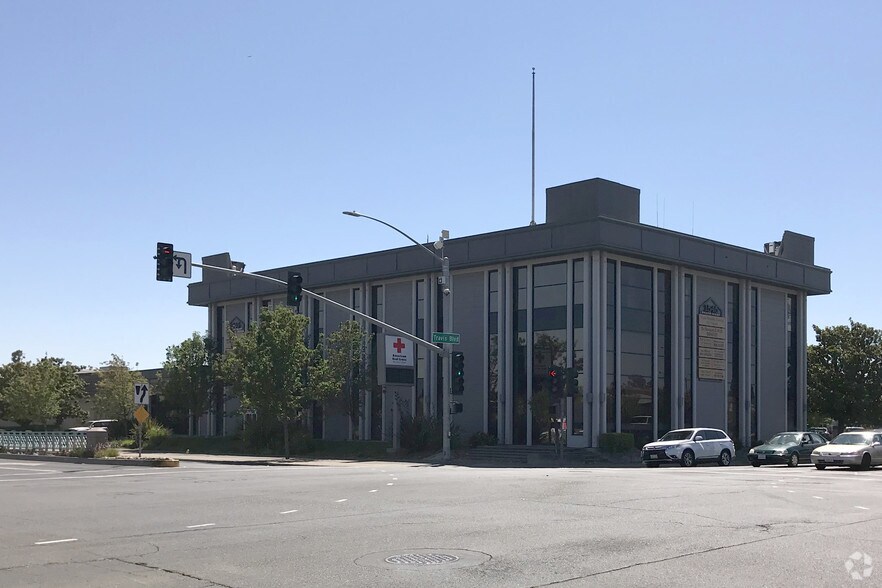 1545 N Texas St, Fairfield, CA à louer - Photo du bâtiment - Image 2 de 2