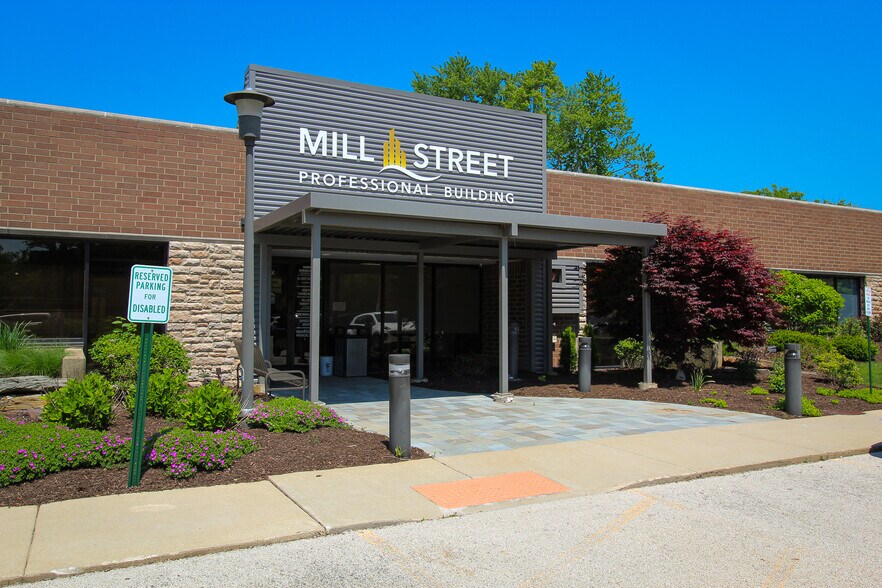 1250 N Mill St, Naperville, IL à louer - Photo du bâtiment - Image 2 de 15