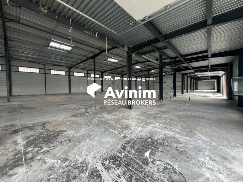 Flex in Viarmes for lease - Interior Photo - Image 3 of 33