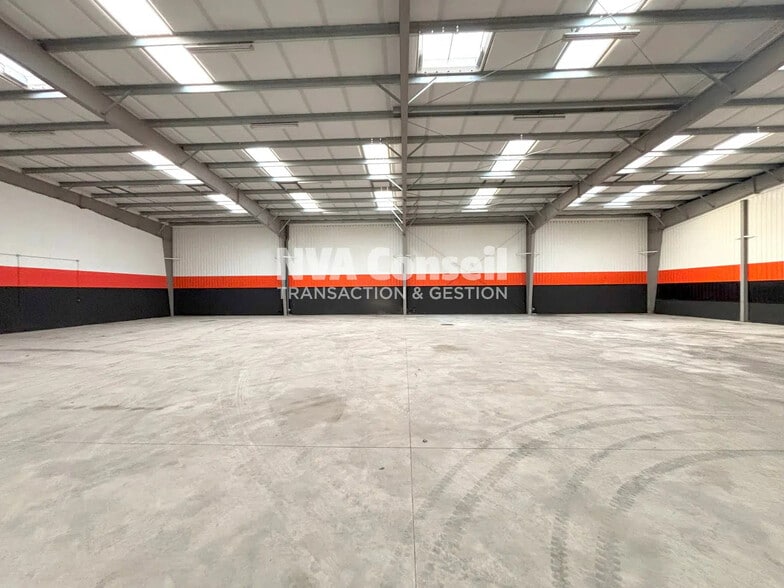 190 Chaussee Jules Cesar, Beauchamp for lease - Interior Photo - Image 1 of 7