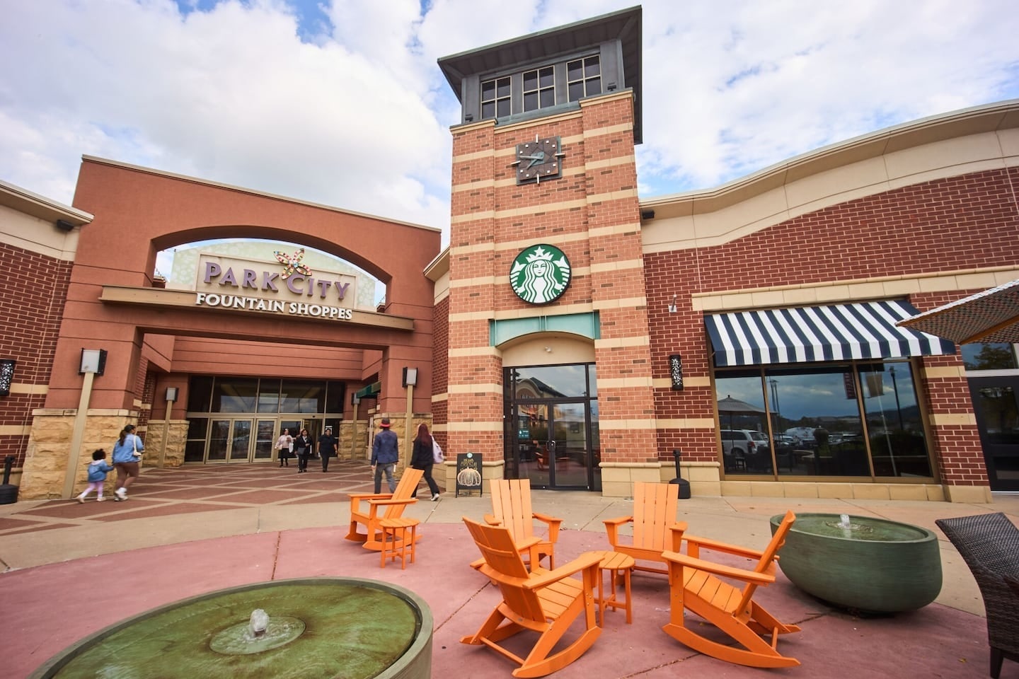 142 Park City Ctr, Lancaster, PA for lease Building Photo- Image 1 of 6