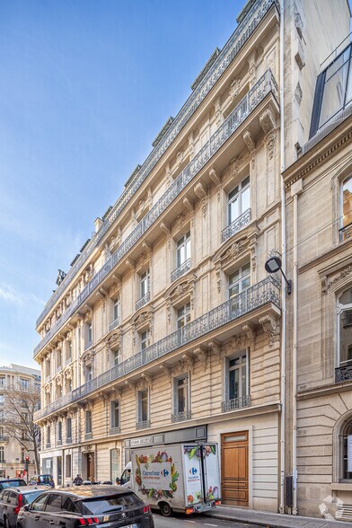 65 Rue D'Anjou, Paris à louer - Photo du bâtiment - Image 3 de 11