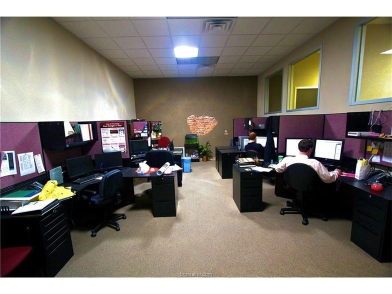 214 N Main St, Bryan, TX for lease - Interior Photo - Image 3 of 31