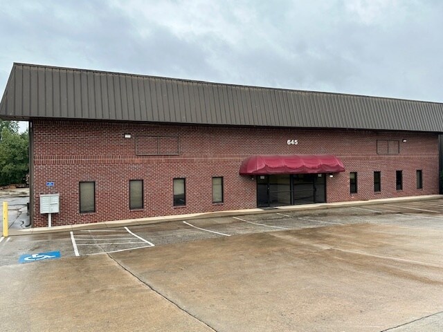 645-647 Red Oak Rd, Stockbridge, GA à louer - Photo du bâtiment - Image 2 de 14