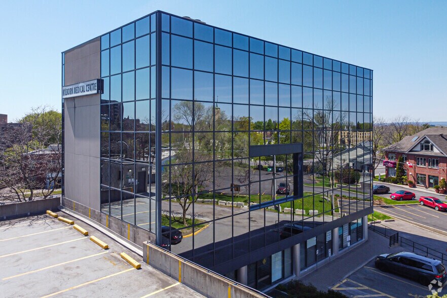 1385 Bank St, Ottawa, ON à louer - Photo du bâtiment - Image 2 de 15
