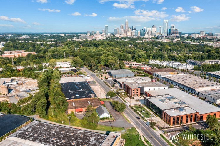 1020 Tuckaseegee portefeuille de 2 propriétés à vendre sur LoopNet.ca - Photo du bâtiment - Image 2 de 3