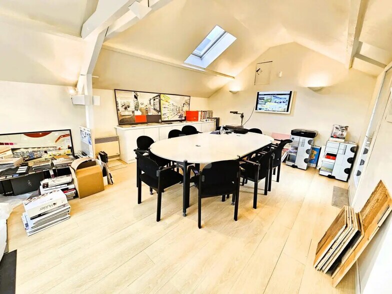 Bureau dans Évry-Courcouronnes à vendre - Photo du bâtiment - Image 3 de 13