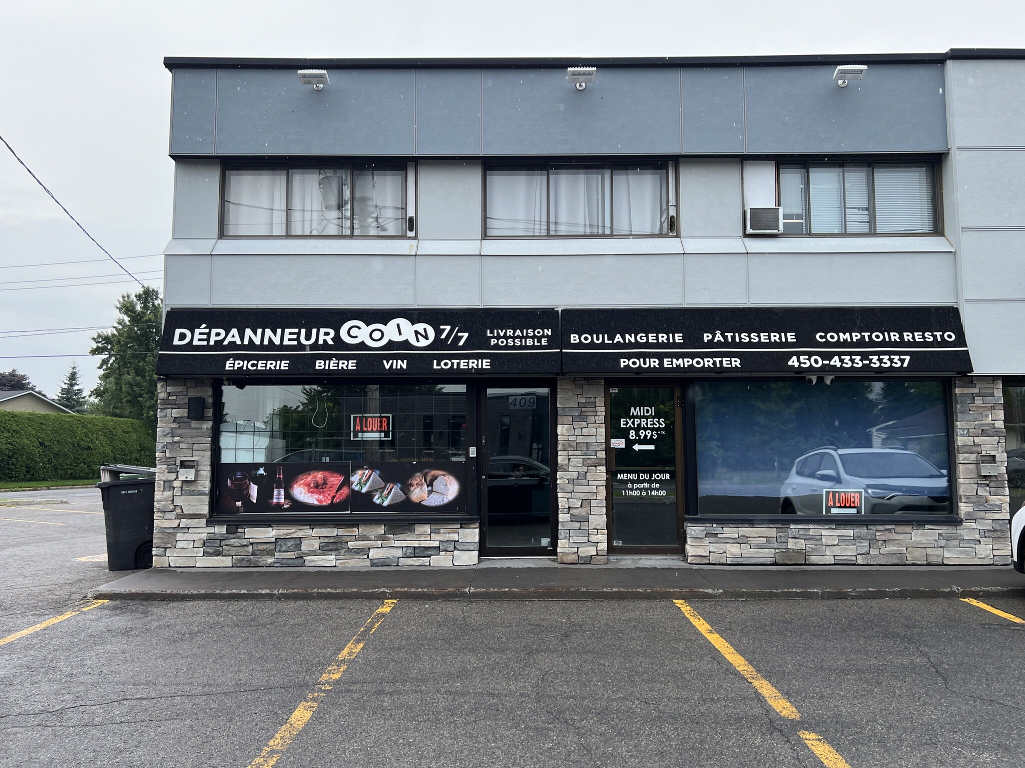 407 Ch De La Grande-Côte, Boisbriand, QC for lease Primary Photo- Image 1 of 2