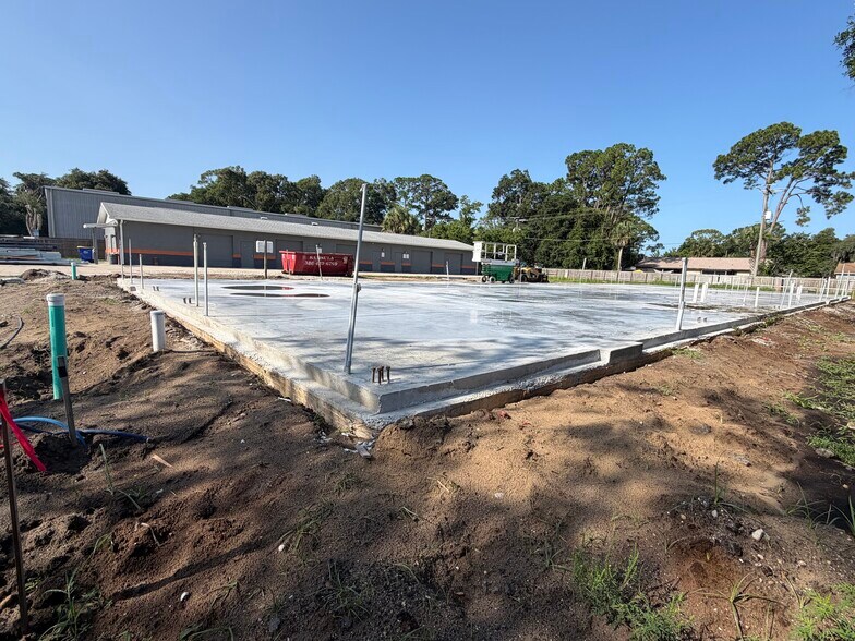 2725 Hibiscus Dr, Edgewater, FL for sale - Building Photo - Image 2 of 6