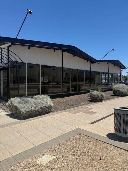 256 E Main St, Mesa, AZ à louer - Photo du bâtiment - Image 2 de 9