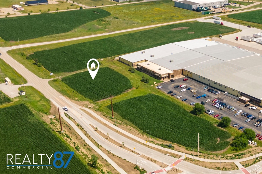 1175 Tower Terrace, Hiawatha, IA for sale - Building Photo - Image 2 of 19