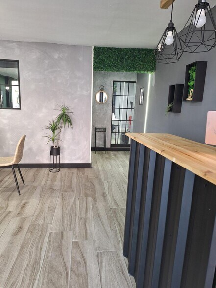 Retail in Cáceres, Cáceres for lease - Building Photo - Image 2 of 3