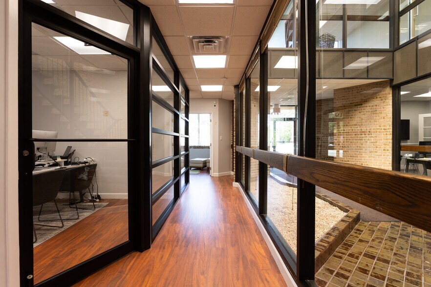 10 Maple St, Port Washington, NY à louer - Photo du bâtiment - Image 3 de 9