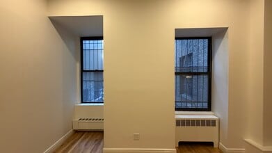 16 E 41st St, New York, NY à louer Photo intérieure- Image 2 de 6