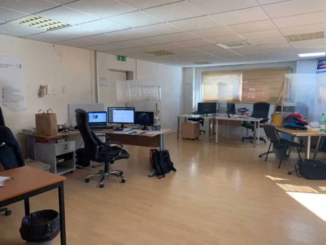 Office in Bègles for lease Interior Photo- Image 1 of 7