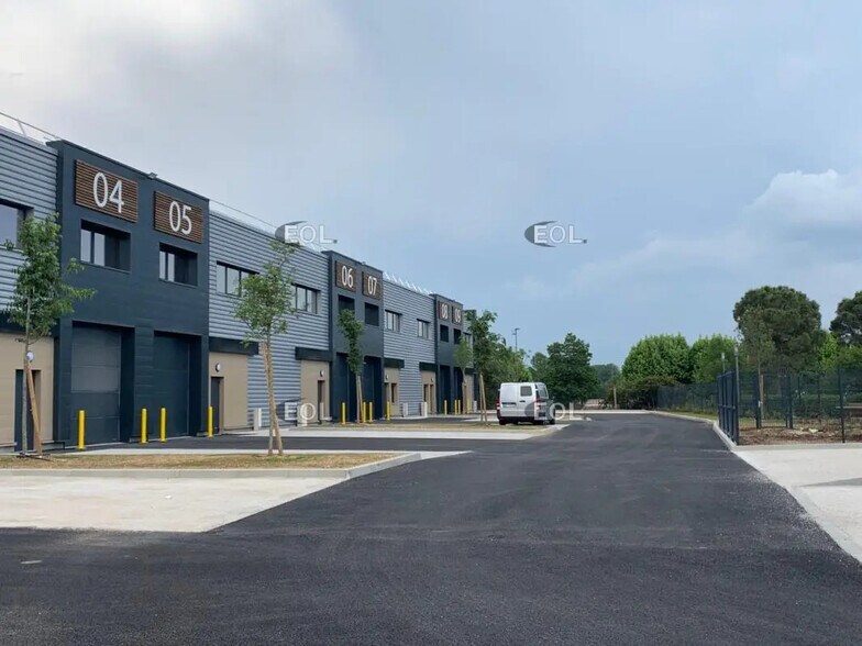 Flex in Meyreuil for lease - Building Photo - Image 2 of 7