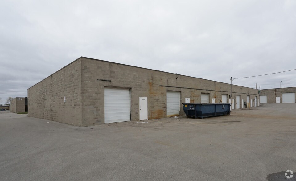 205 Exeter Rd, London, ON à louer - Photo du bâtiment - Image 2 de 2