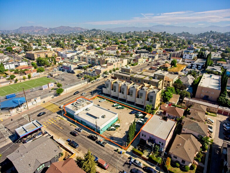 900 N Alvarado St, Los Angeles, CA à louer - Photo du bâtiment - Image 3 de 7