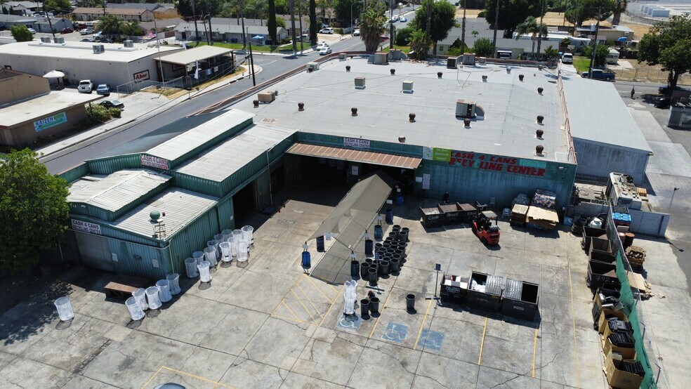 7633 Cypress Ave, Riverside, CA à vendre - Photo du bâtiment - Image 2 de 4