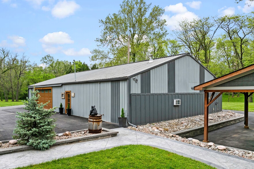 11155 Hubbard Rd, Kansas City, KS à vendre - Photo du bâtiment - Image 3 de 82
