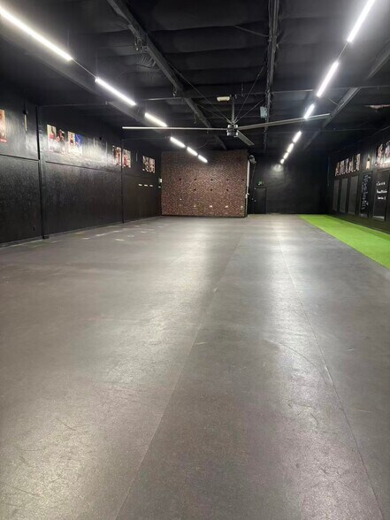 7075 Commerce Cir, Pleasanton, CA à louer - Photo du bâtiment - Image 3 de 6