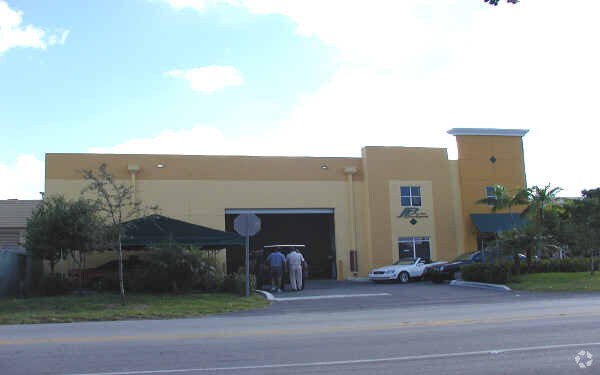 3201-3241 NW 82nd Ave, Miami, FL à louer - Photo du bâtiment - Image 3 de 8