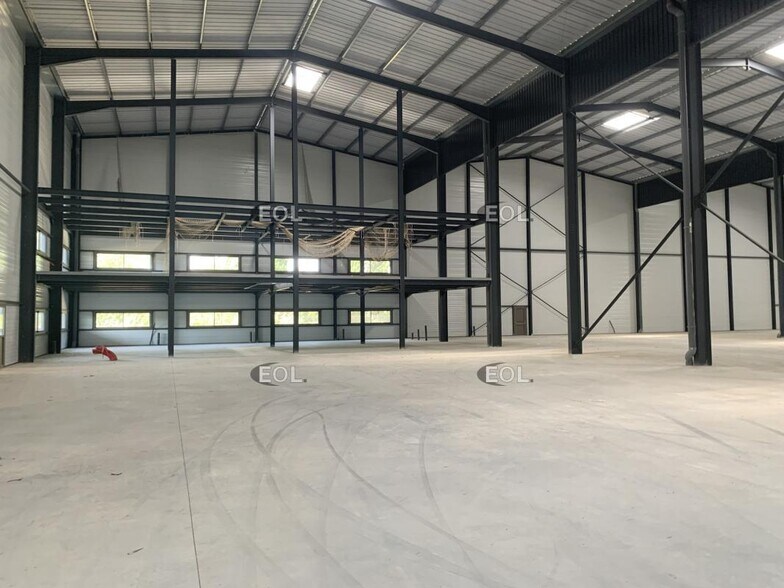 Industrial in Tarascon for lease - Building Photo - Image 2 of 5