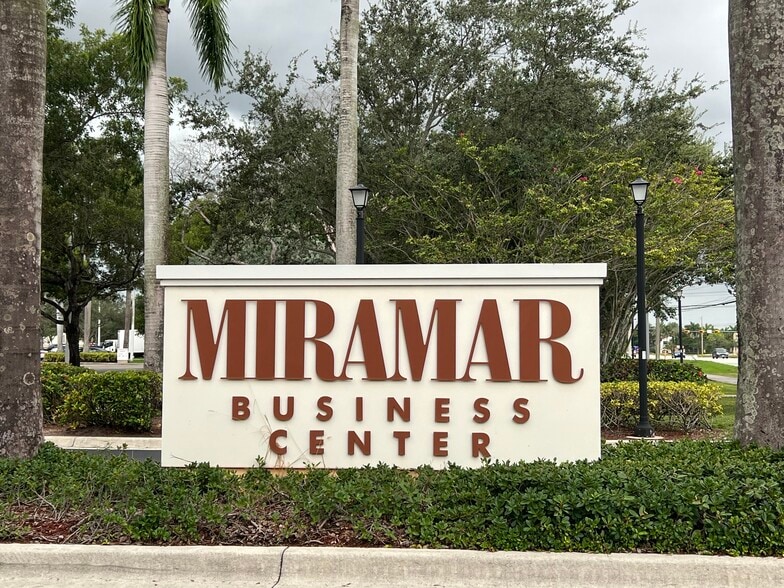 11650 Miramar Pky, Miramar, FL for lease - Building Photo - Image 3 of 10