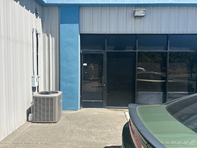 450 Aaron St, Cotati, CA à louer - Photo du bâtiment - Image 2 de 12