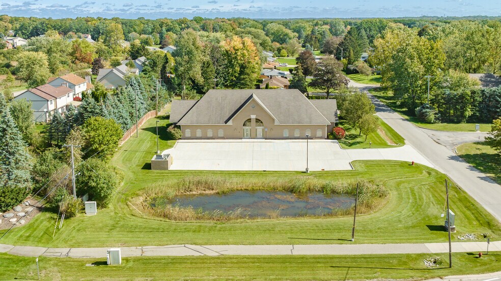 33 Hiram St, Lake Orion, MI à vendre - Photo du bâtiment - Image 3 de 33