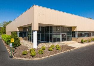 1 Dodge Dr, West Caldwell, NJ à louer Photo du bâtiment- Image 1 de 3