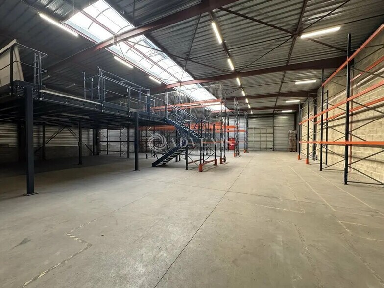 Flex in Saint-Soupplets for lease - Interior Photo - Image 1 of 11