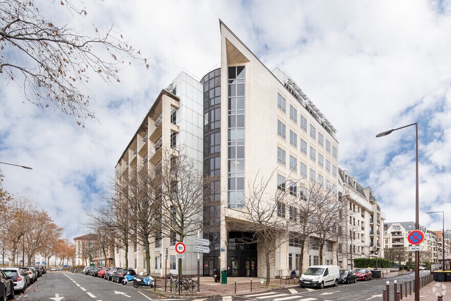 Office in Charenton-le-Pont for lease - Primary Photo - Image 1 of 5