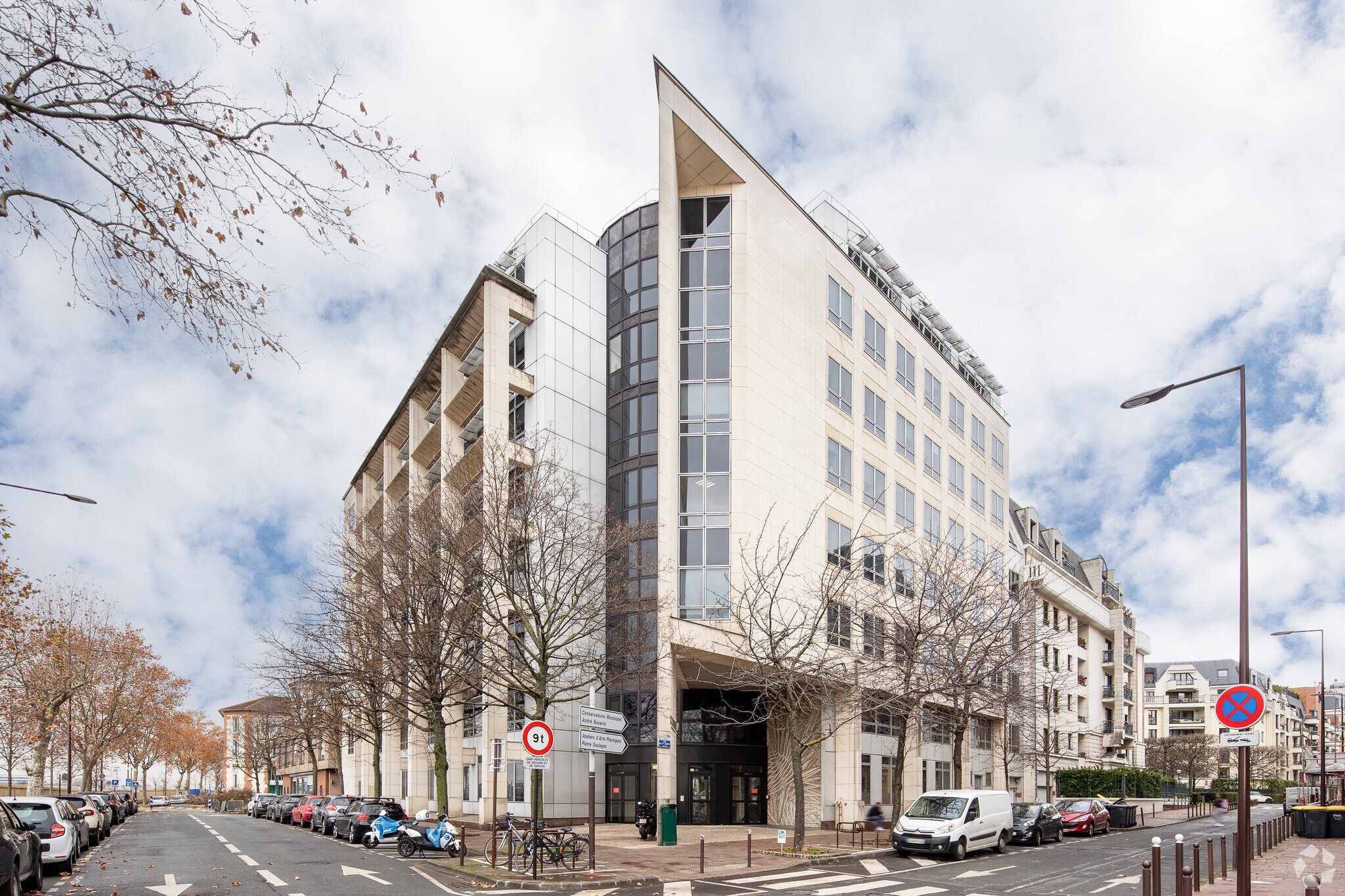 Office in Charenton-le-Pont for lease Primary Photo- Image 1 of 6